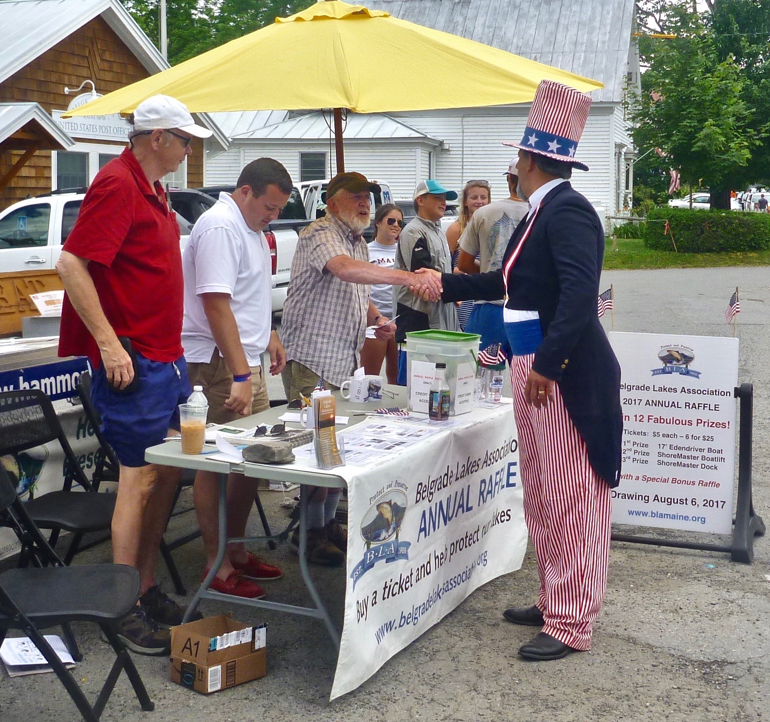 Uncle Sam greeting volunteers